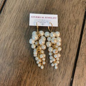 NWT. Dangle Pearl cluster earring